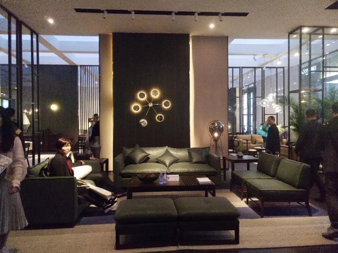 3.16-3.20号为期五天的东莞名家具展完满落幕，作为国内高端实木家具品牌，時興·悦玺中式极简与時興·檀语新中式两大系列惊艳亮相，在展会上大放异彩，收获了来自各地观展嘉宾的广泛认可。