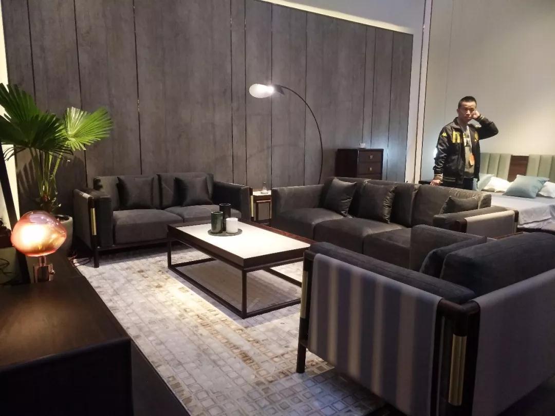 3.16-3.20号为期五天的东莞名家具展完满落幕，作为国内高端实木家具品牌，時興·悦玺中式极简与時興·檀语新中式两大系列惊艳亮相，在展会上大放异彩，收获了来自各地观展嘉宾的广泛认可。