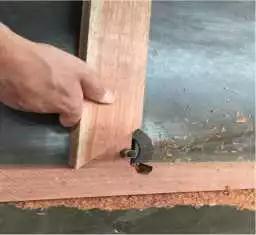 产品特色 齐家系列采用榫卯作为连接结构,产品无需一颗钉子,便可把所有部件组装完成。榫卯结构传承了中华传统家具制造文化和工艺,也浓缩了古人的智慧。