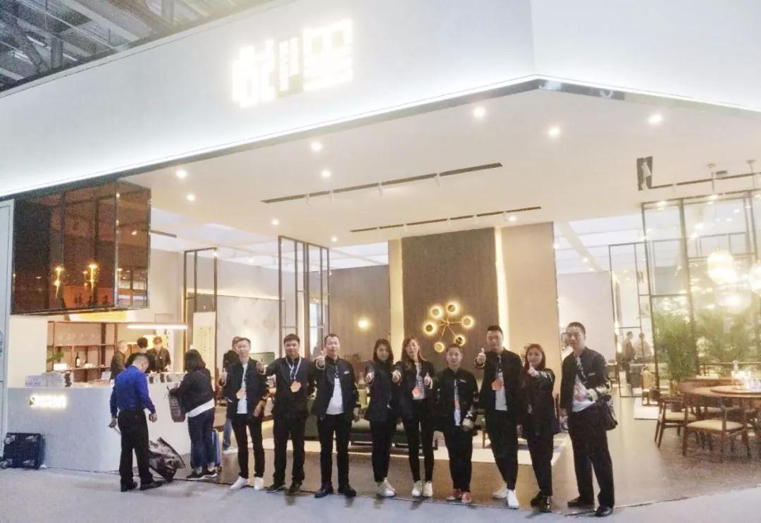 3.16-3.20号为期五天的东莞名家具展完满落幕，作为国内高端实木家具品牌，時興·悦玺中式极简与時興·檀语新中式两大系列惊艳亮相，在展会上大放异彩，收获了来自各地观展嘉宾的广泛认可。